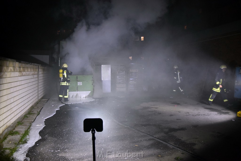 Feuer Papp Presscontainer Koeln Hoehenberg Bochumerstr P098.JPG - Miklos Laubert